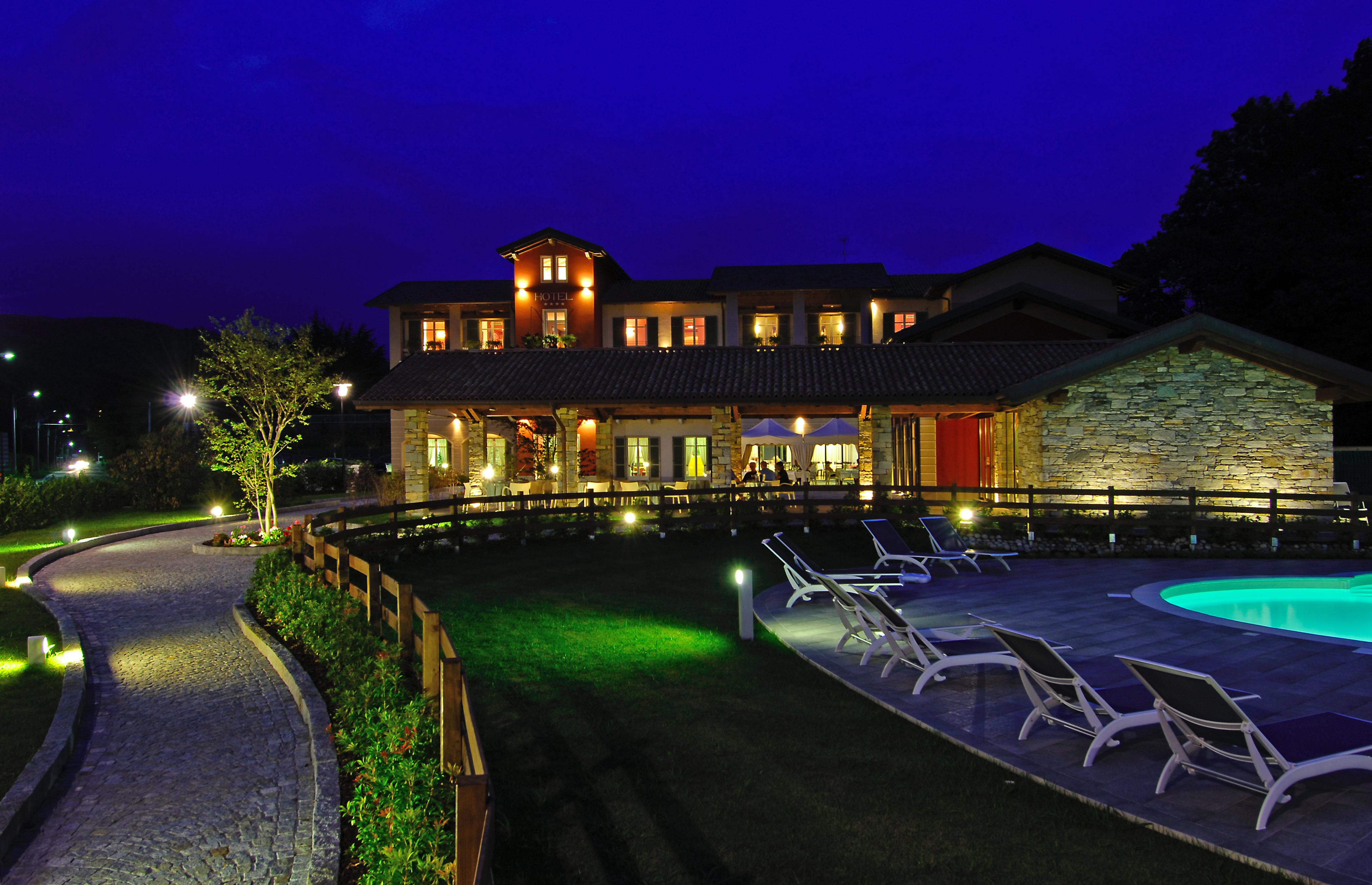 Hotel Cortese Armeno Bagian luar foto