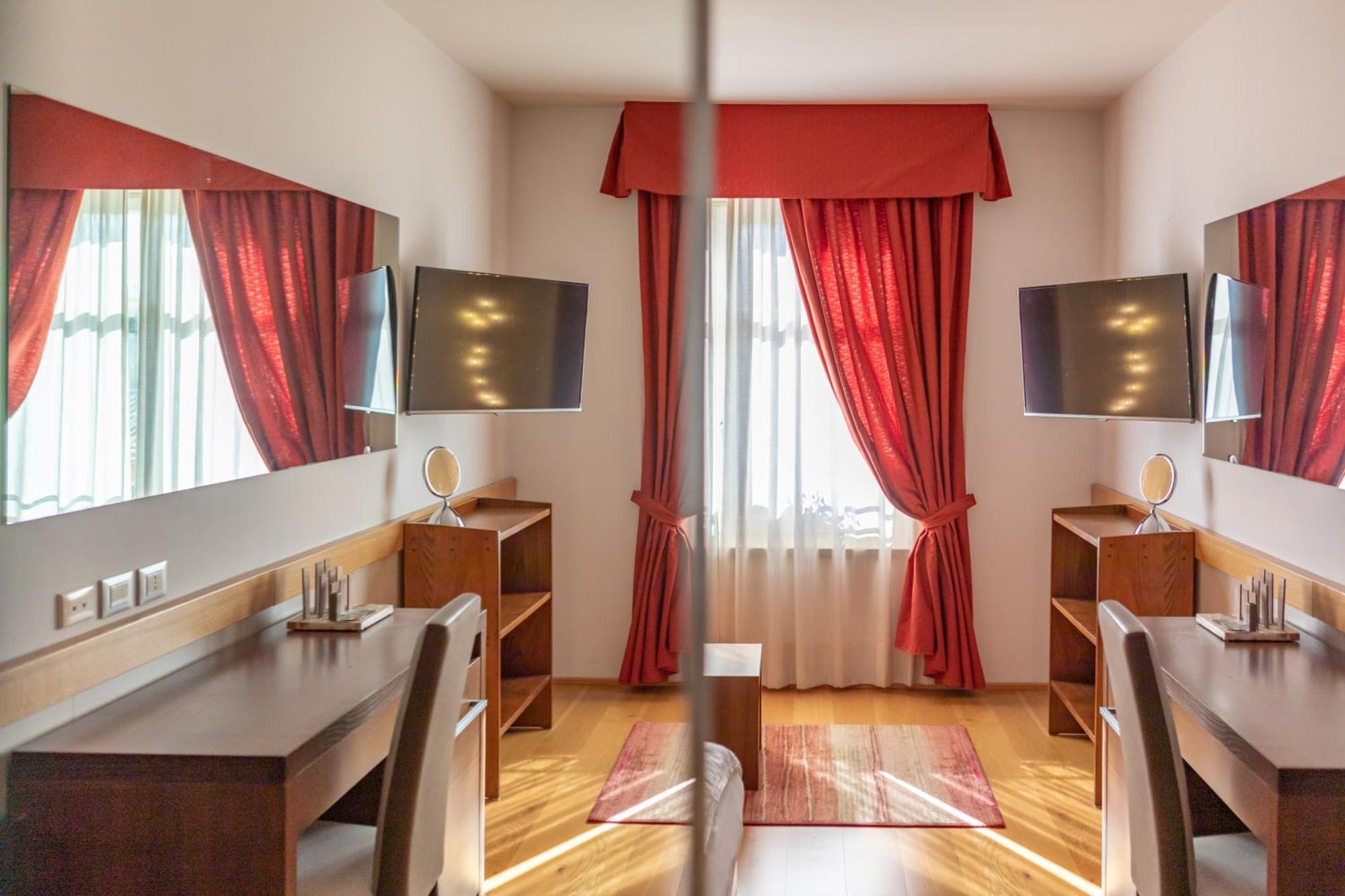Hotel Cortese Armeno Bagian luar foto