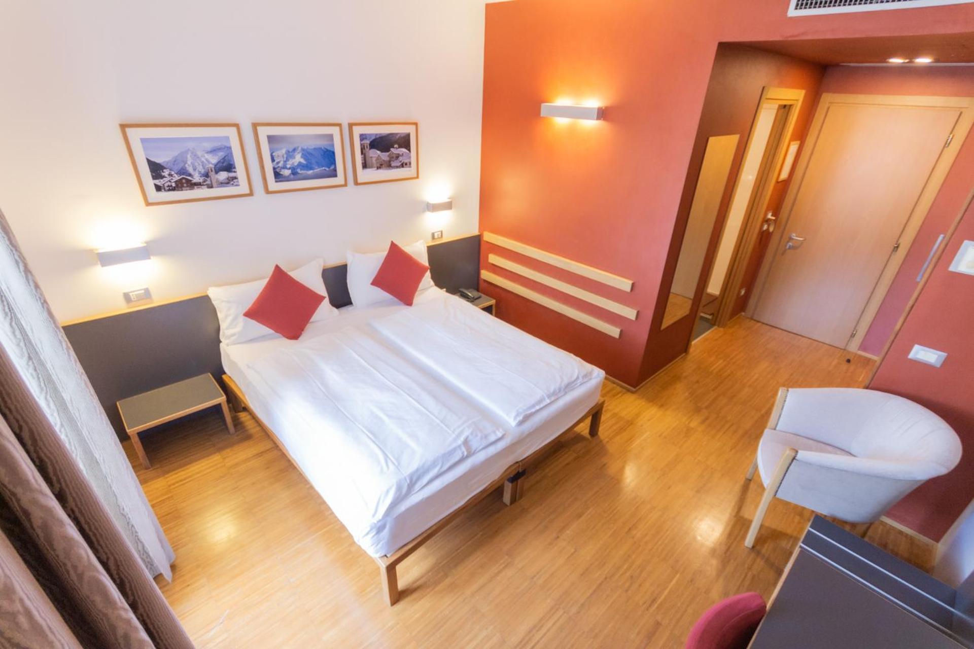 Hotel Cortese Armeno Bagian luar foto