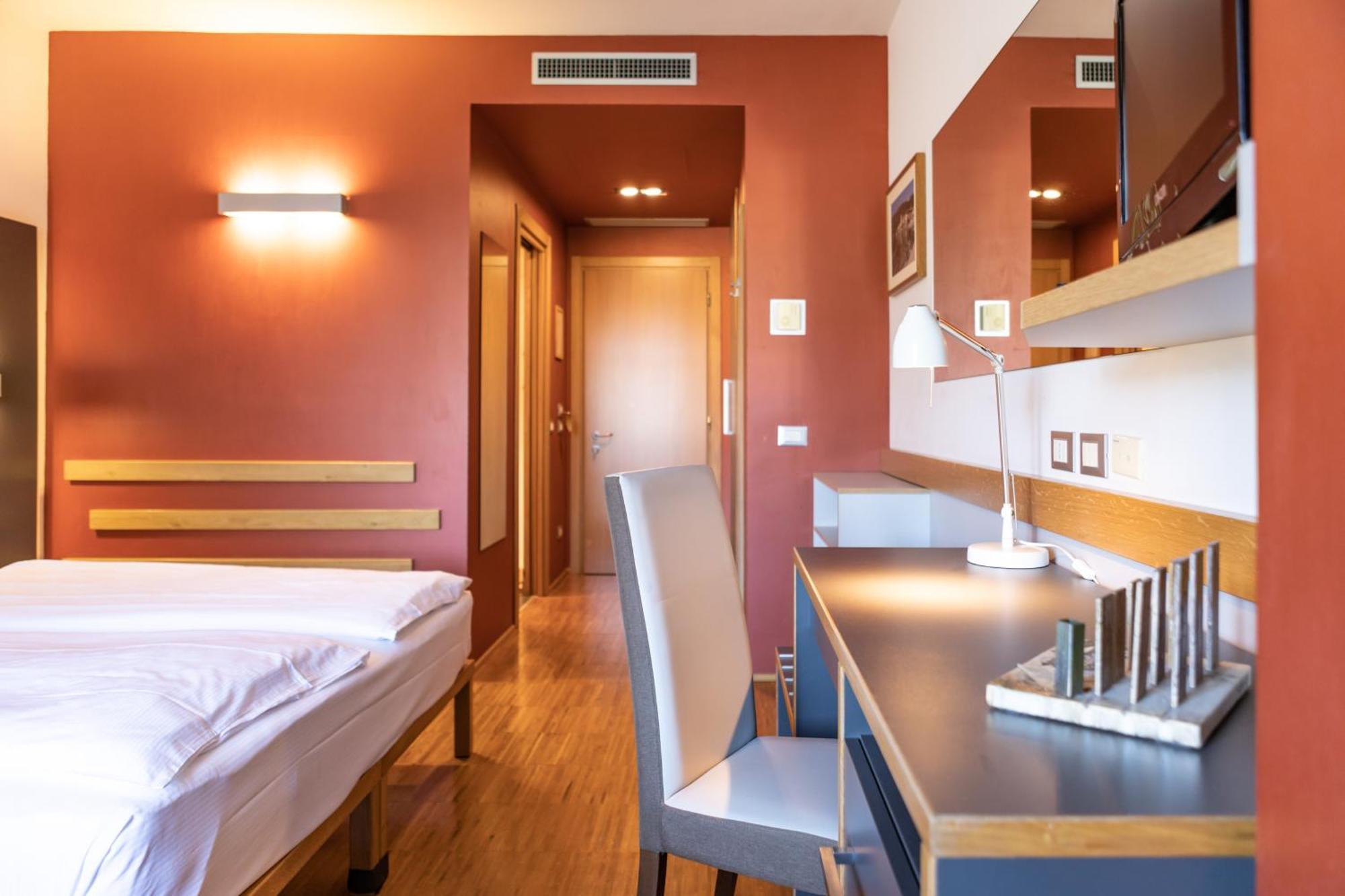 Hotel Cortese Armeno Bagian luar foto