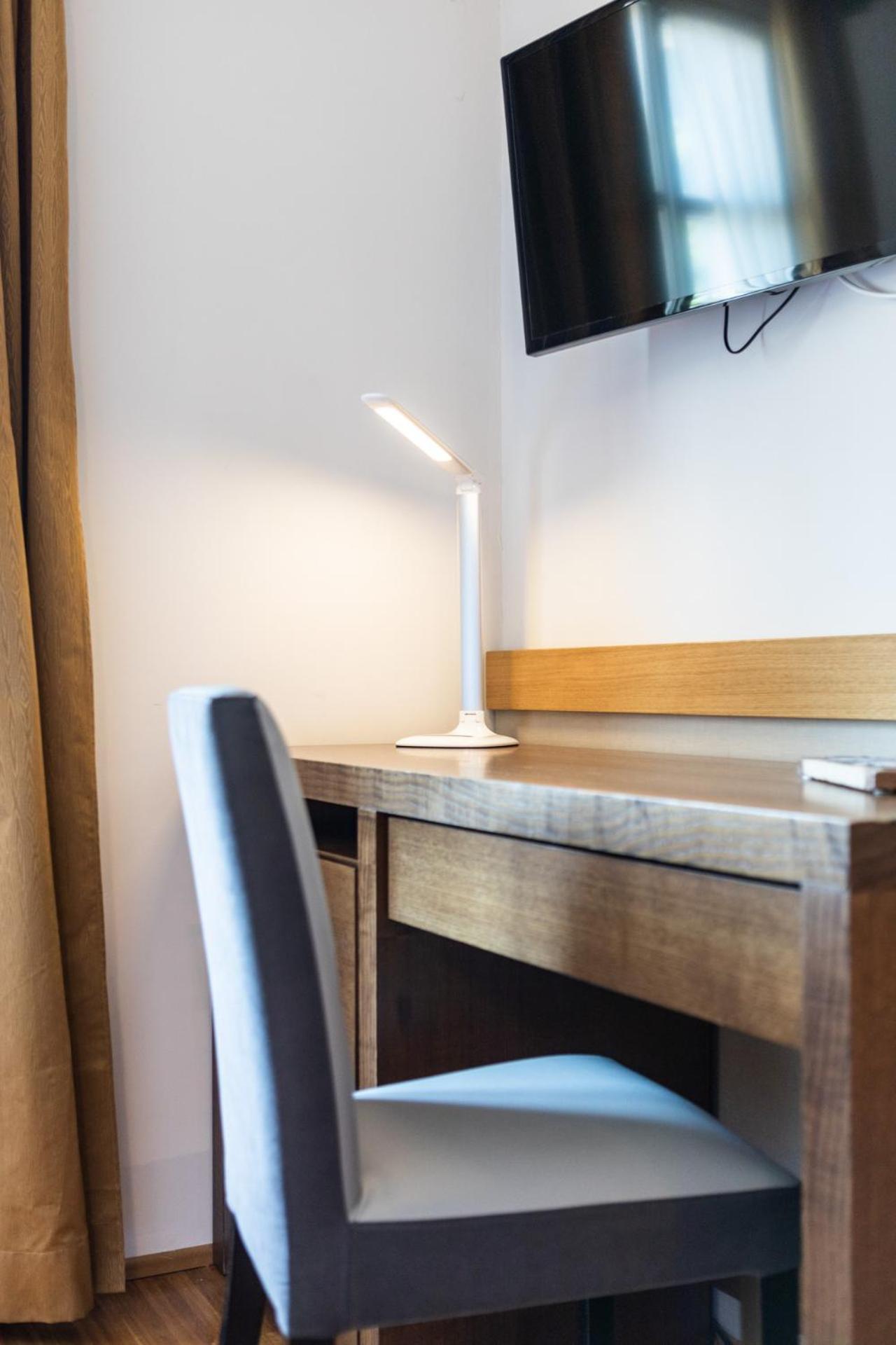 Hotel Cortese Armeno Bagian luar foto