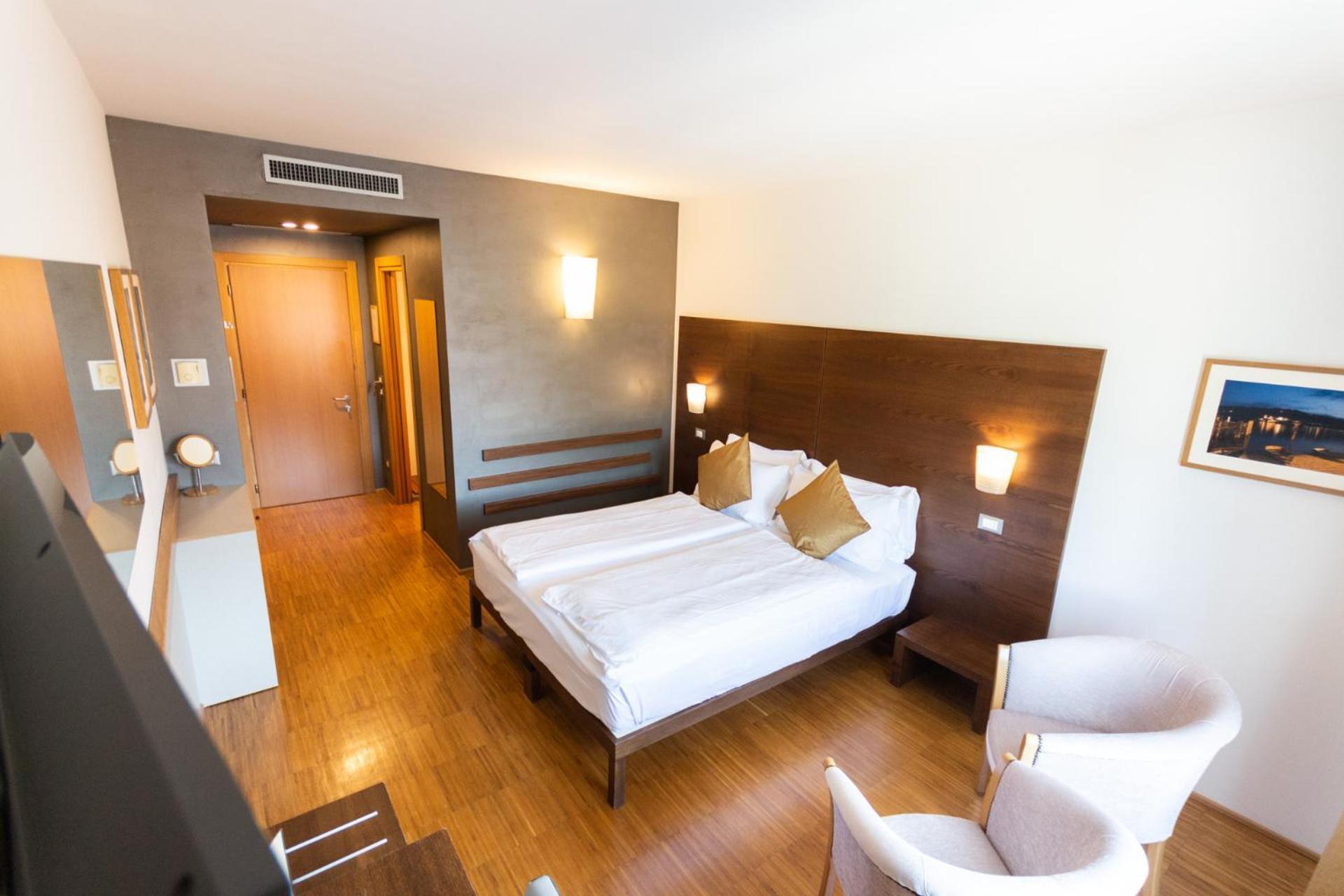 Hotel Cortese Armeno Bagian luar foto
