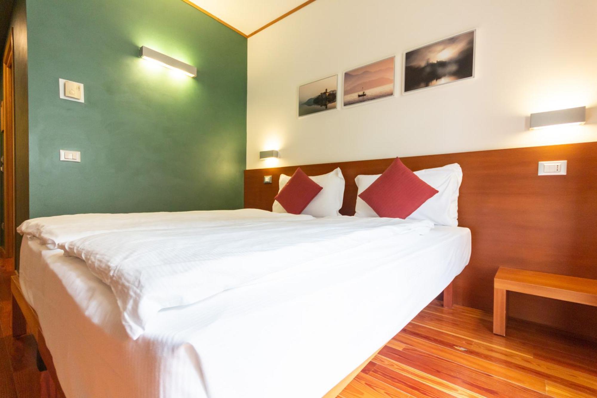 Hotel Cortese Armeno Bagian luar foto