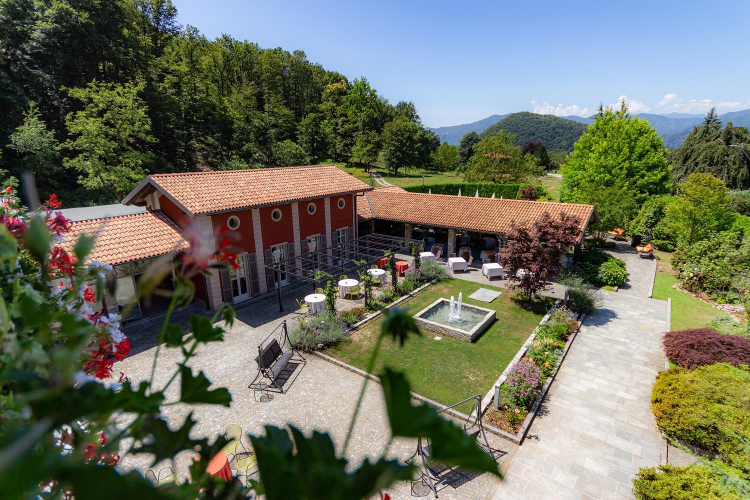 Hotel Cortese Armeno Bagian luar foto