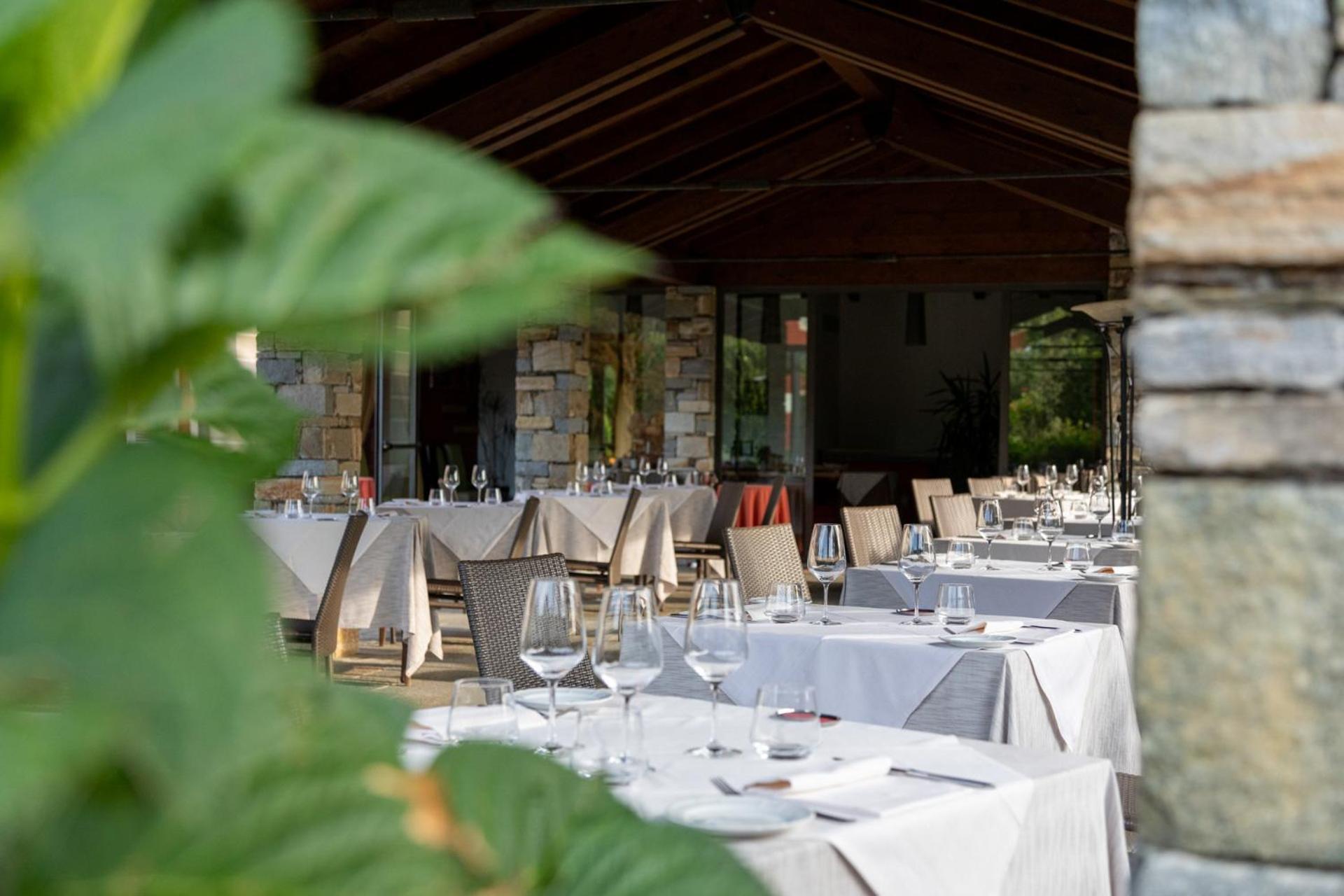 Hotel Cortese Armeno Bagian luar foto