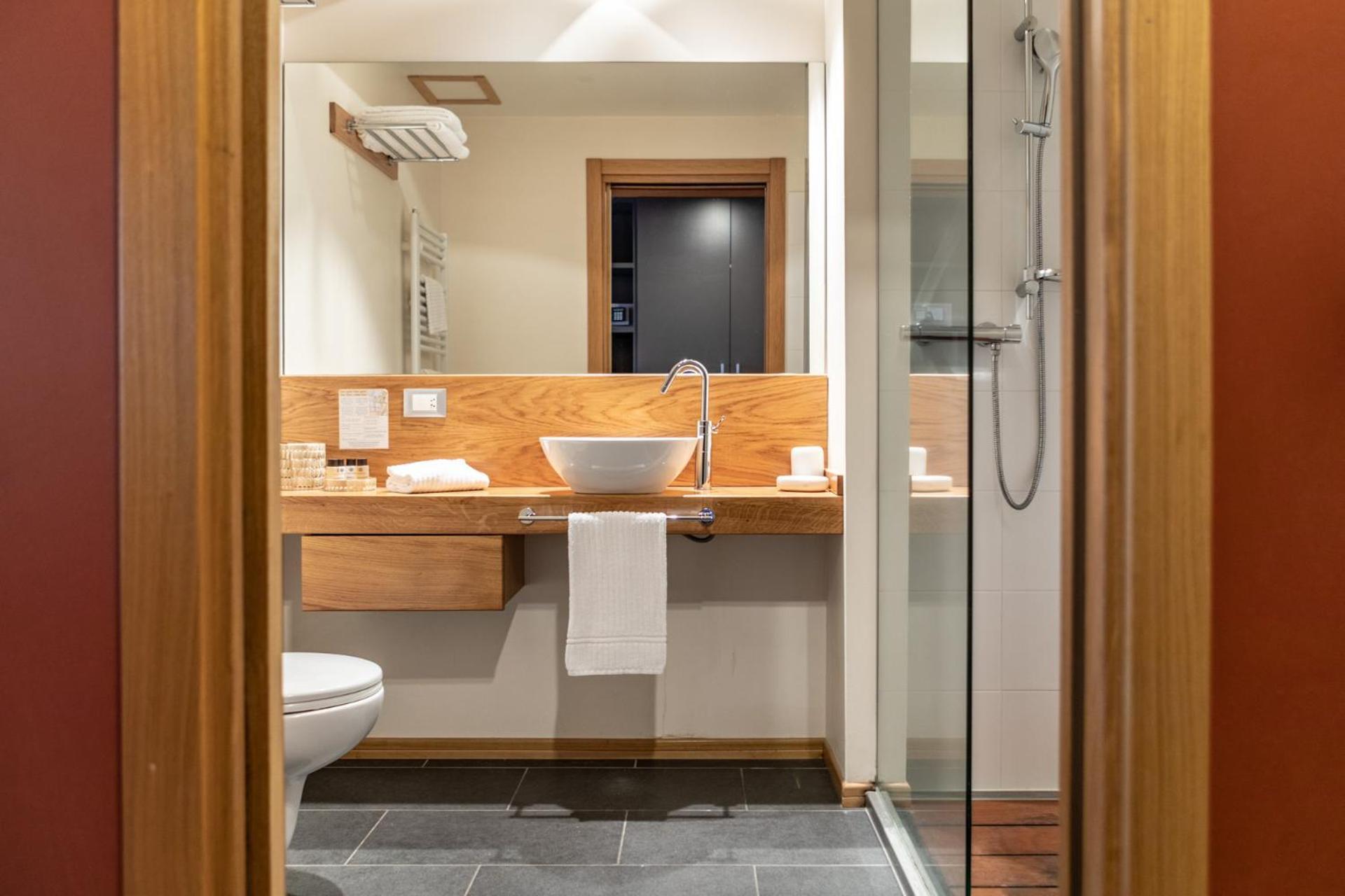 Hotel Cortese Armeno Bagian luar foto