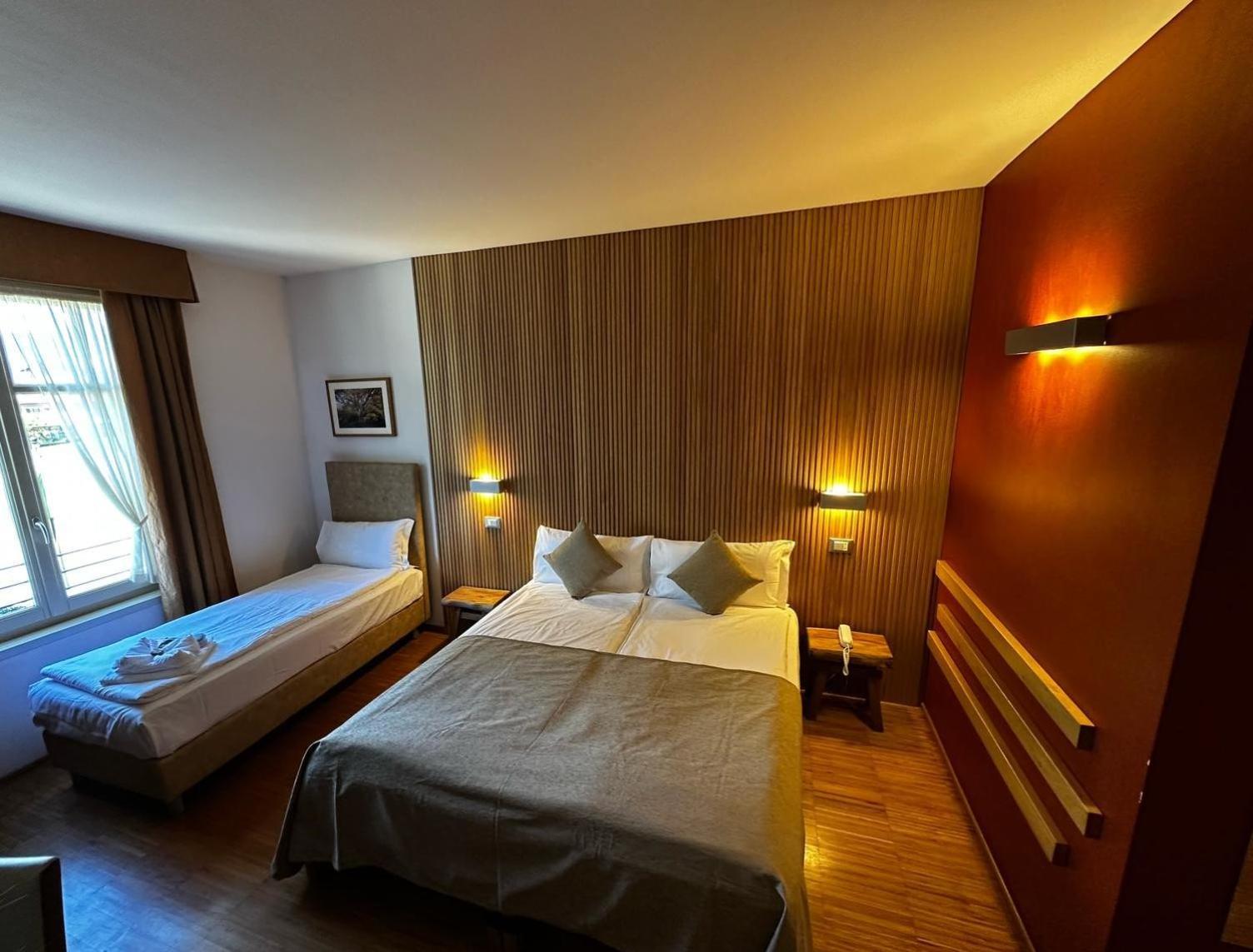 Hotel Cortese Armeno Bagian luar foto