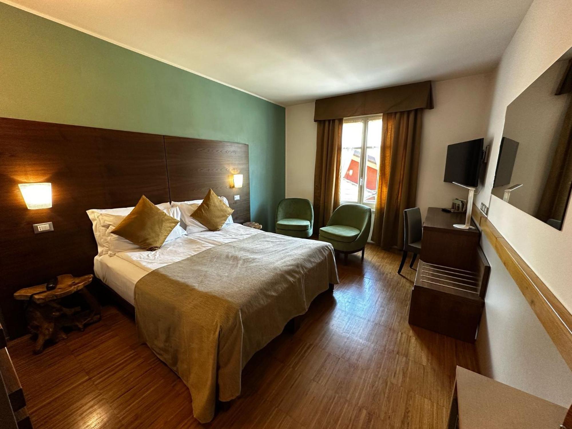 Hotel Cortese Armeno Bagian luar foto