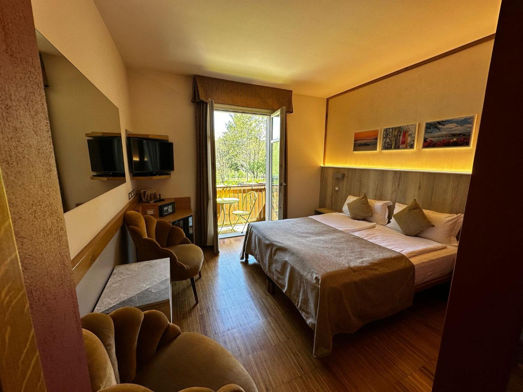 Hotel Cortese Armeno Bagian luar foto